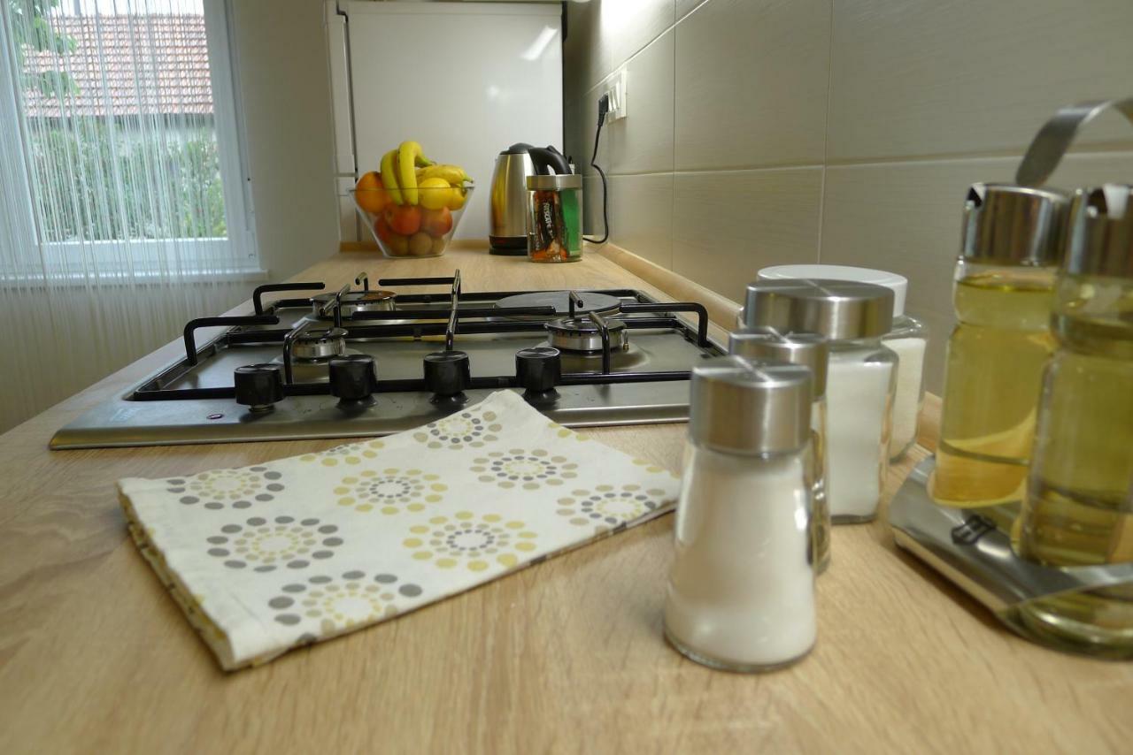 Zola Apartman *